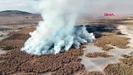 Konya Gök Gölü'ndeki sazlık bölgedeki yangın 2'nci gününde devam ediyor