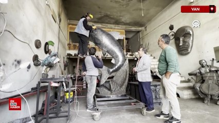 Van’da 350 kilogram hurda demirden inci kefali heykeli yapıldı