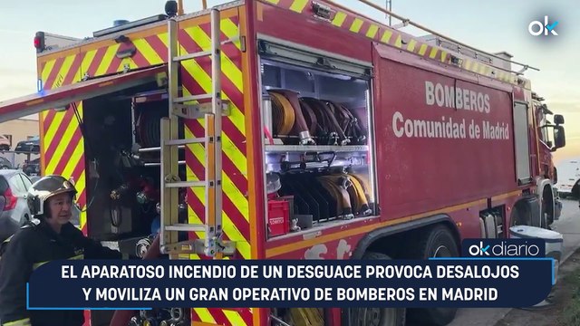 El aparatoso incendio de un desguace provoca desalojos y moviliza un gran operativo de Bomberos en Madrid