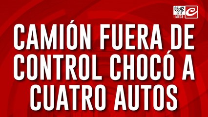 Camión perdió el control y terminó impactado a varios automóviles