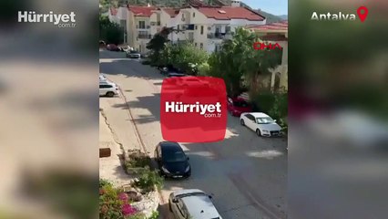 Annesiyle gönül ilişkisi olan kişiyi 22 bıçak darbesiyle öldürdü
