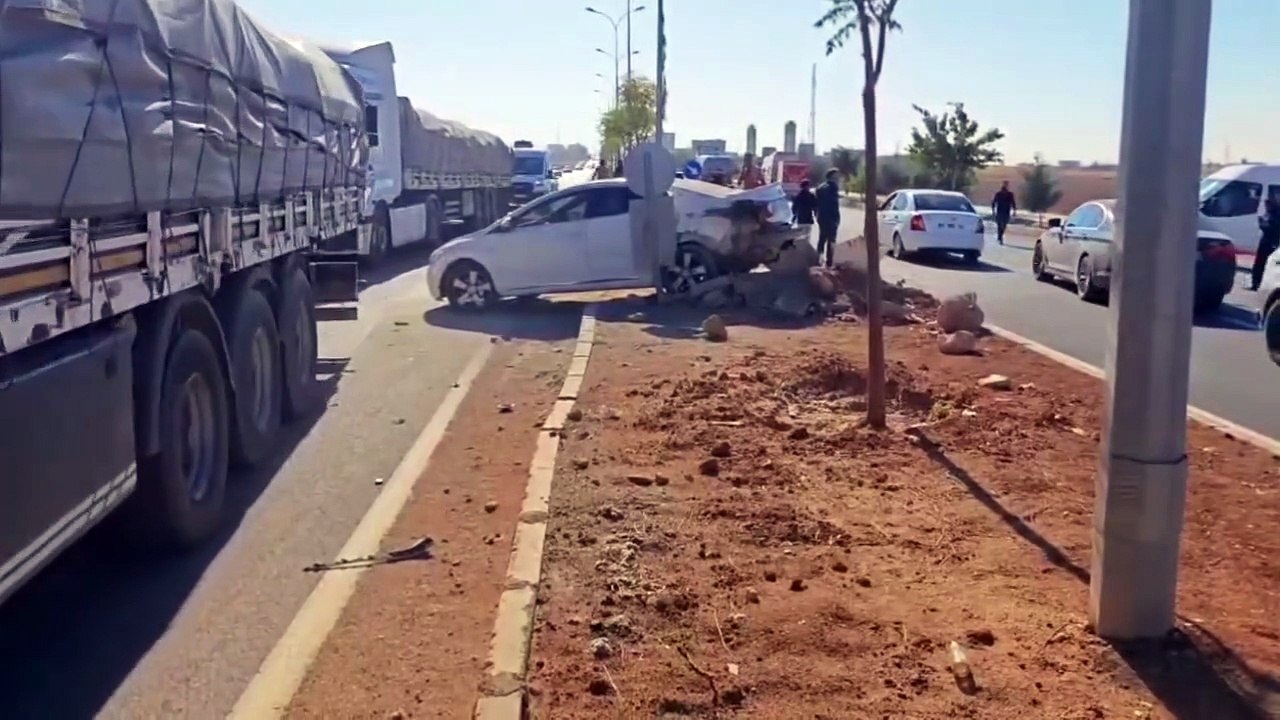 Akçakale’de Trafik Kazası: 2 Kişi Yaralandı