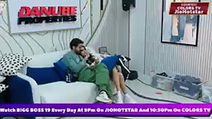 Bigg Boss 19 New Promo Farhana Ki Mummy Ne Gaurav Aur Unki Wife Akansha Ki Tarif_