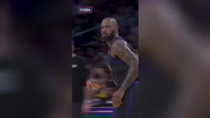 Lakers - LeBron James fait déjà le show pour sa première de la saison