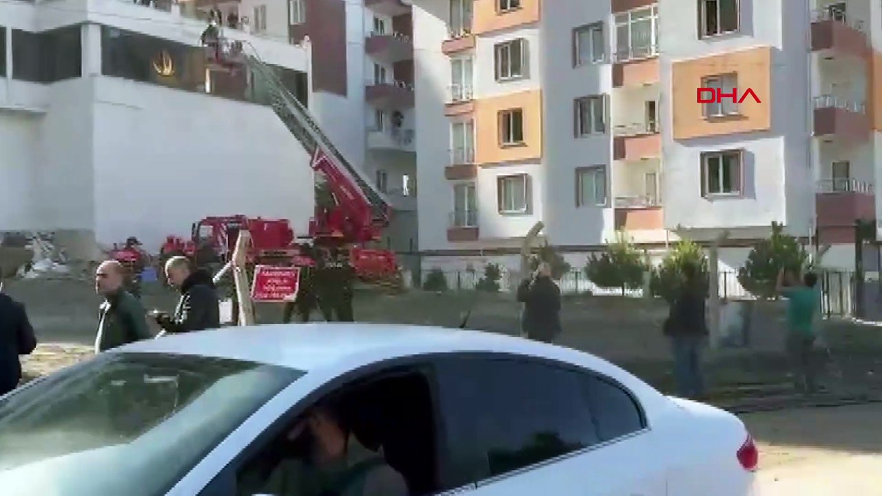 Van'da 7 katlı binanın otoparkında yangın