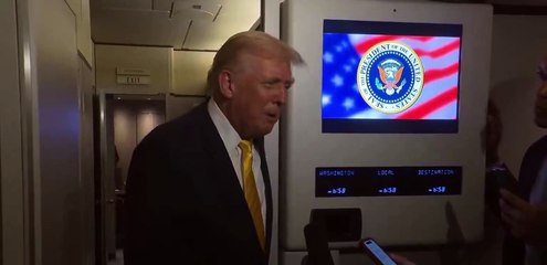 Trump insulta una giornalista, 'stai zitta cicciona'