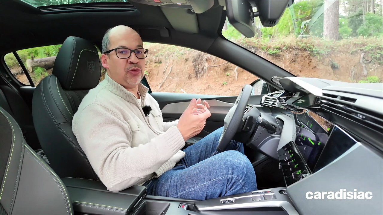 Avec son restyling , la Peugeot 308  gagne en personnalité