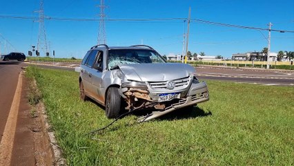 Parati vai parar no canteiro após colisão entre três veículos na Região da FAG