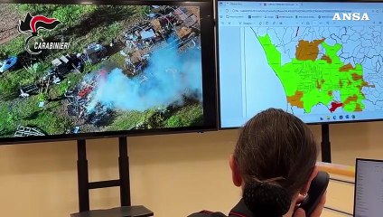 Inquadrato mentre incendia rifiuti nel Napoletano, arrestato