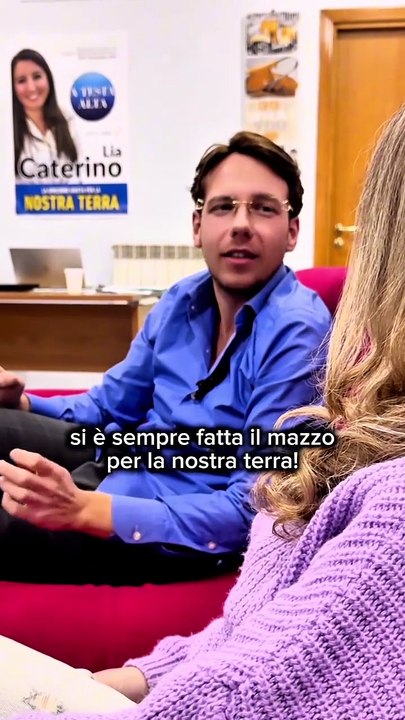 Lia Caterino - Sul divano tra amici sembra tutto un gioco… (19.11.25)