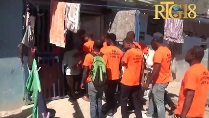 FOJ distribiye kit alimantè bay plizyè fanmi nan kan deplase yo.