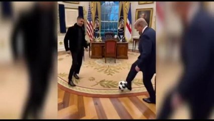 Trump palleggia con Ronaldo: il video con l'AI postato dal presidente