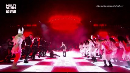 Lady Gaga chante "Poker Face" en live à Rio