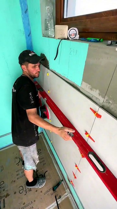 😱 Viên gạch 60x120 “khủng long” mà 99% thợ xây RUN khi dán theo cách này… Cán vữa phẳng, hít chân không dính tường chỉ 3 giây! Nhìn ngon ăn thế thôi chứ đến giây cuối mới biết tại sao thợ 20 năm kinh nghiệm CẤM làm theo cách này! 🤯💀🔥