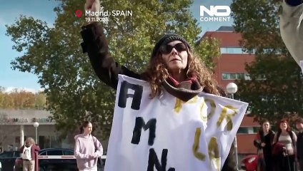 Straßentheater erinnert an Spaniens Demokratieaktivisten 50 Jahre nach Franco