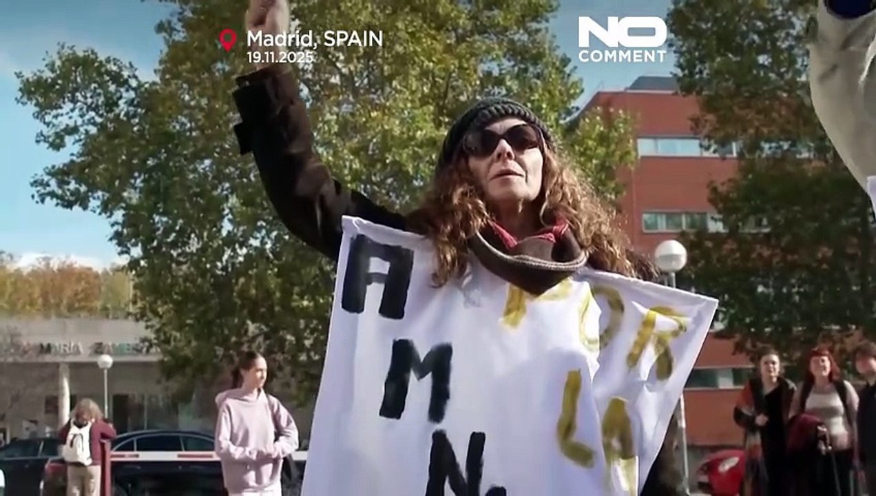 Straßentheater erinnert an Spaniens Demokratieaktivisten 50 Jahre nach Franco