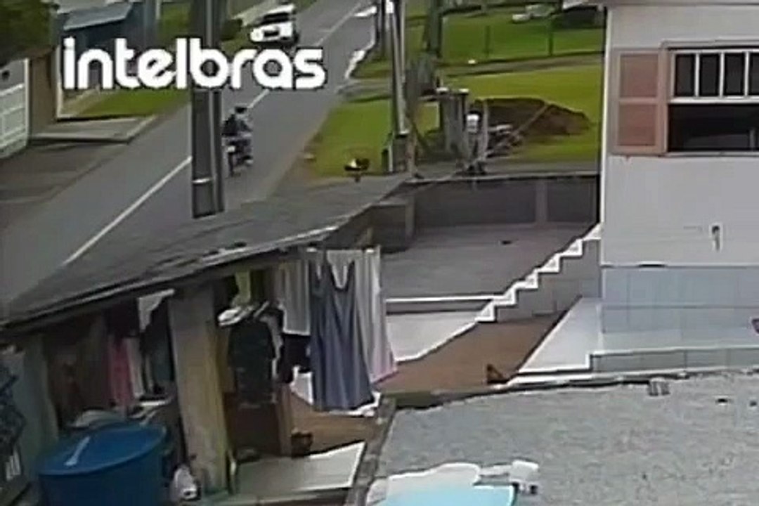 Jovem morre após bater motocicleta em poste em Criciúma
