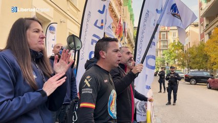 "Marlaska dimisión": policías y guardias civiles estallan contra la "desprotección" del Gobierno de Sánchez