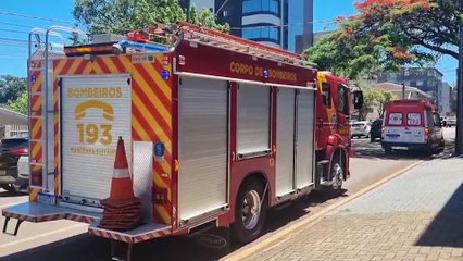 Samu e Corpo de Bombeiros socorrem homem em apartamento no Centro de Cascavel