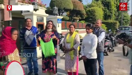 चंडीगढ़ मेयर हरप्रीत कौर बबला के घर सुबह-सुबह बजे ढोल, मेयर पति बोले - "हो गया फोटो सेशन, अब जाओ"
