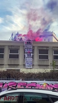 Le attiviste di Non Una di Meno occupano una scuola abbandonata a Milano