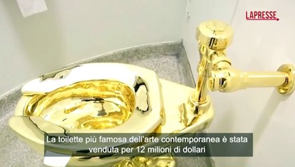 Il water d'oro di Cattelan venduto per 12 milioni di dollari
