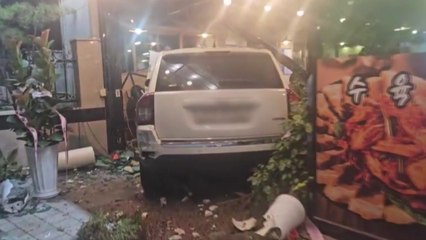 울산서 SUV가 식당으로 돌진...인명 피해 없어 / YTN