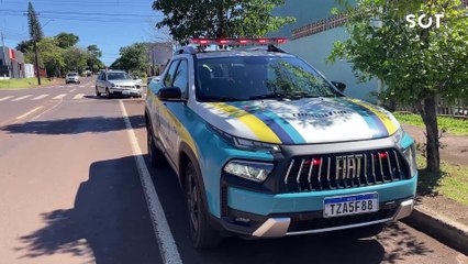 Caminhonete avança preferencial e causa colisão com Polo no bairro Periolo em Cascavel