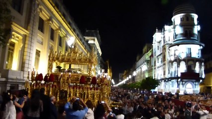 Santo Entierro (Sevilla) cruzando la Avenida de la Constitución 2015 pare 10