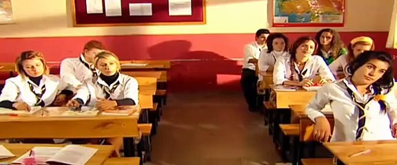 Arka sıradakiler 2.Bölüm izle