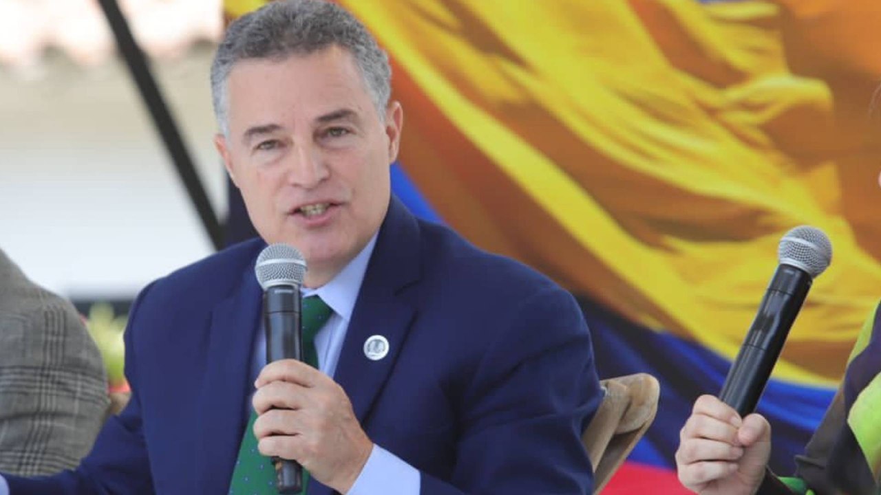 Aníbal Gaviria es el candidato de la Fuerza de las Regiones: Juan Carlos Cárdenas renunció