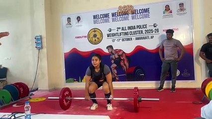 Grávida de 7 meses ganha medalha em levantamento de peso