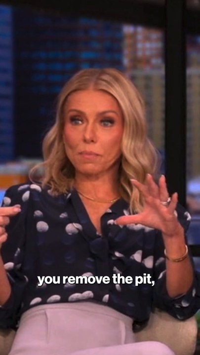 Kelly Ripa & Mark Consuelos Think Eating A Date With Butter Tastes Just Like "Cookie Dough"