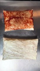 How to prepare gratinated tacos with blue cheese & tomatoes, and raclette & bacon for a flavor-packed meal #GratinatedTacos #BlueCheeseTacos #RacletteTacos #BaconTacos