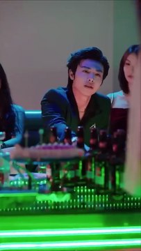 That night, an unexpected entanglement with the top lawyer, Huo Tingzhou, became the white moonlight of his heart. When someone bullied her, belittled her, and laughed at her, he immediately turned dark and defended her, holding her tightly in his arms an