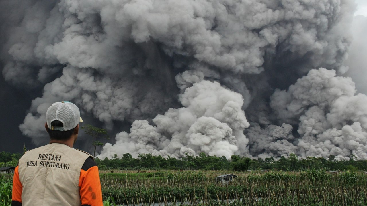 Vulkanausbruch nahe Bali: Höchste Warnstufe ausgerufen
