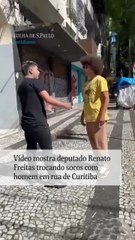 Renato Freitas (PT) trocando agressões com um homem em uma rua do centro de Curitiba