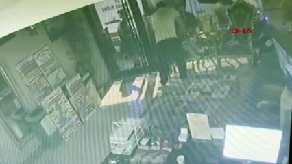 Böcek ailesinin otelde kilitli kaldığı anlar; ambulans kapıda bekledi