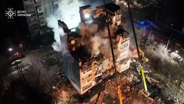Ukrainisches Ternopil: Behörden weiten Suche aus nach tödlichem russischem Angriff auf Wohnblock