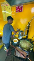 The Most Crowded Street Food Stall! What Makes Everyone Line Up