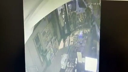 İlaçlı otelde böyle kilitli kalmışlar! Böcek ailesinin o anları ortaya çıktı