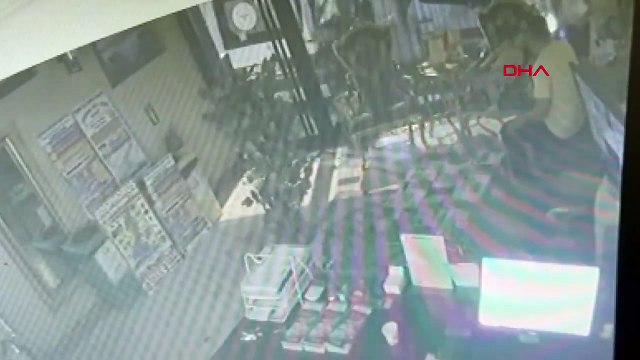 Böcek ailesinin otelde kilitli kaldığı anlardan yeni görüntüler