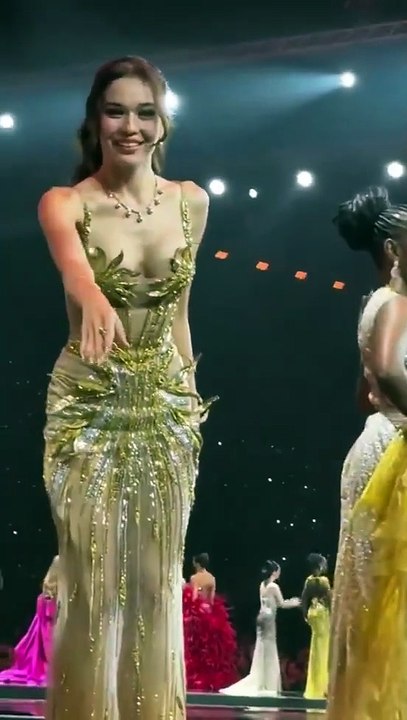 Türkiye'yi Ceren Arslan'ın temsil ettiği Kainat Güzellik Yarışması'nda bayrağımıza izin verilmedi