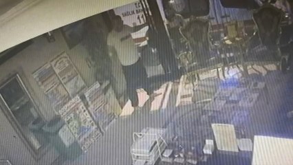 Böcek ailesinin otelde kilitli kaldığı anlar; ambulans kapıda bekledi