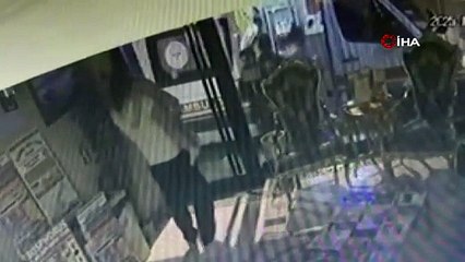 Görüntüler kahretti! Aileboyu zehirlenme faciasında aile kilitli kalan kapıyı dakikalarca açamamış!