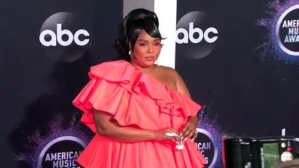 Lizzo Is Unapologetically Embracing Her ‘Hot Body’ & Says She Loves ‘Being Fat’