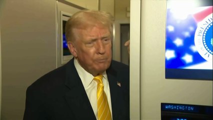 Donald Trump signe une loi pour rendre public le dossier de Jeffrey Epstein