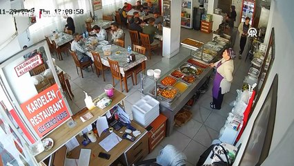 Osmaniye'de depreme lokantada yakalananlar panikle kendini dışarı attı