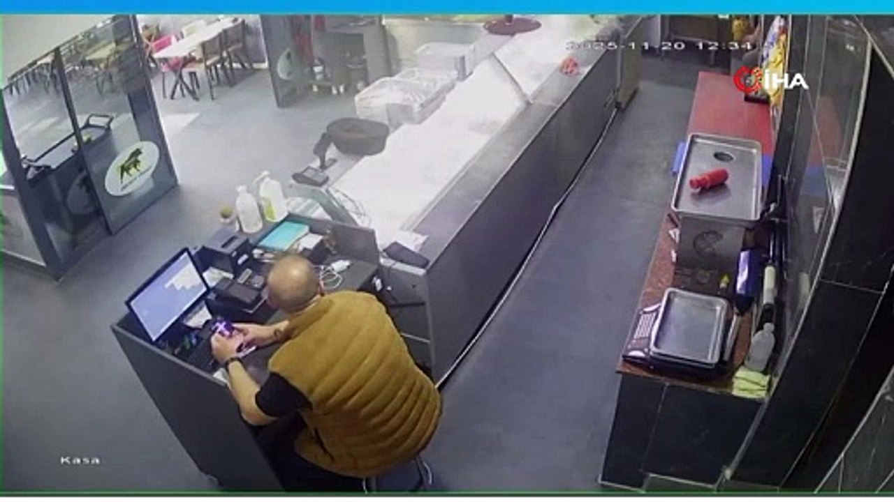 Osmaniye'de korkutan deprem! 4,4 büyüklüğündeki deprem anı kamerada!