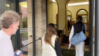 ROVELLA SI OPERA - L'arrivo alla Casa di Cura Quisisana